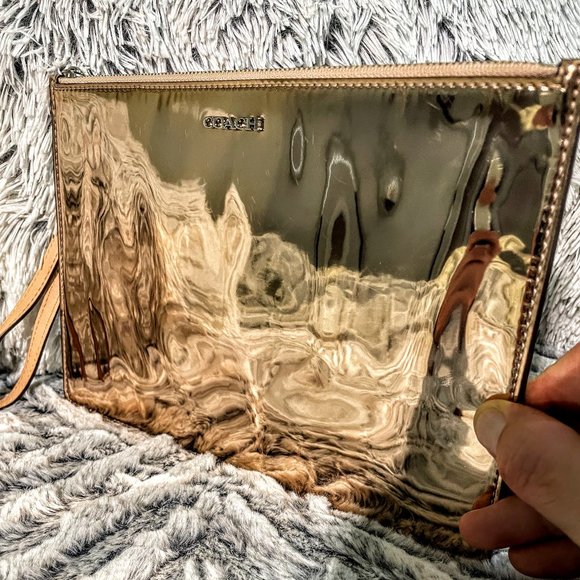 GUC - COACH ROSE GOLD SHINY WRISTLET - Picture 6 of 6